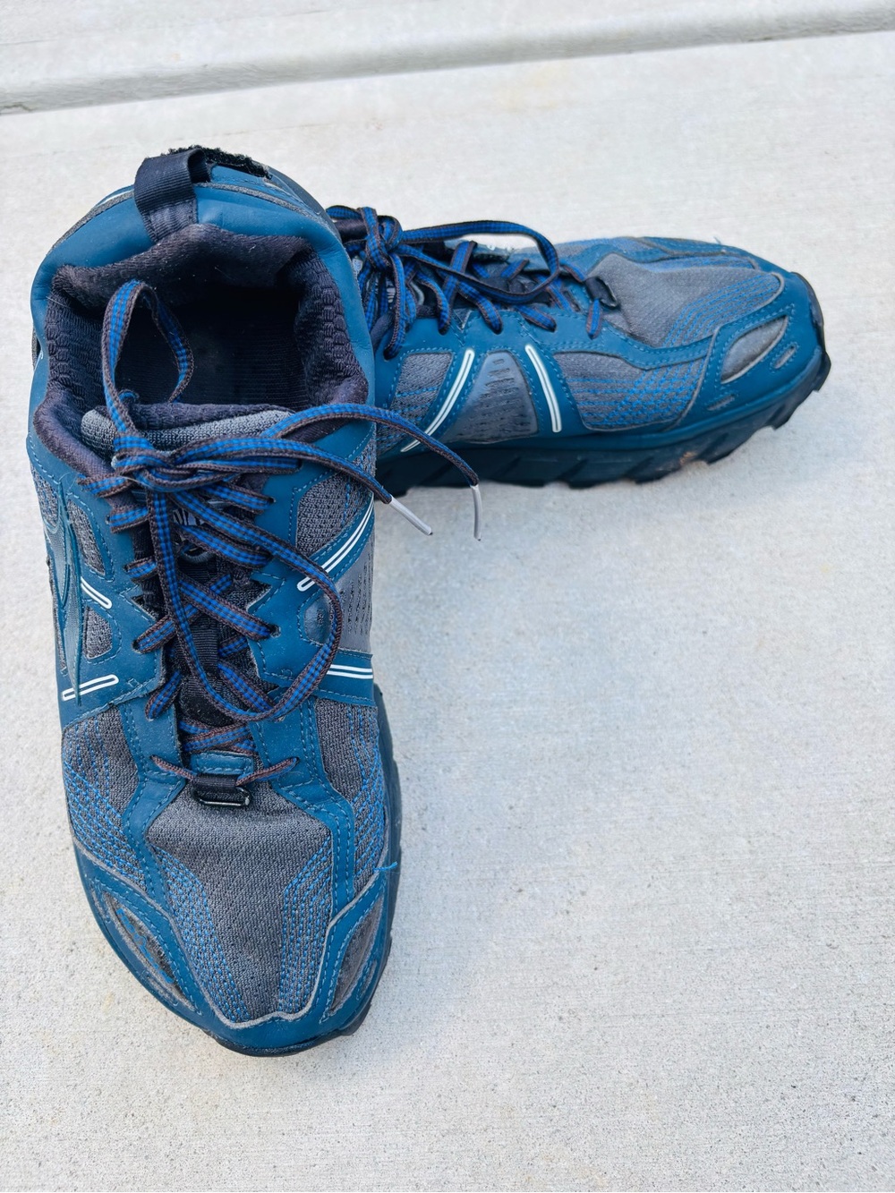 Altra Lone Peak 3.5 Men's Blue and Gray Trail Running Shoes size 10